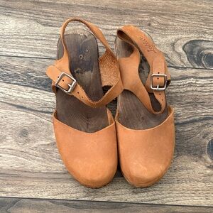 Lotta From Stockholm Tan Leather Slingback Clogs